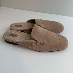 UGG Janaya Blush Tan Suede Slip on Mule Clogs 6 Classic Timeless Sophisticated